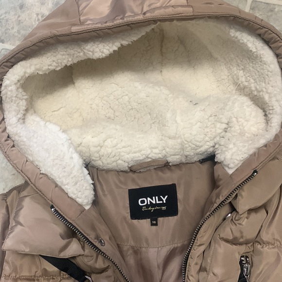 ONLY winter jacket size xs fits a small - Picture 3 of 9